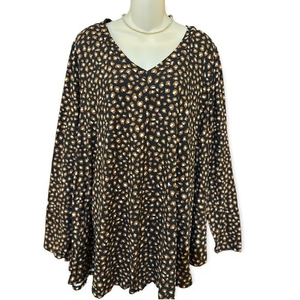 NWT Boutique Black‎ animal print v neck top